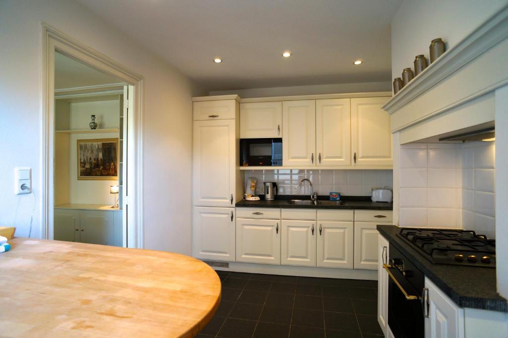 Stayci Serviced Apartments Noordeinde Haag Rum bild